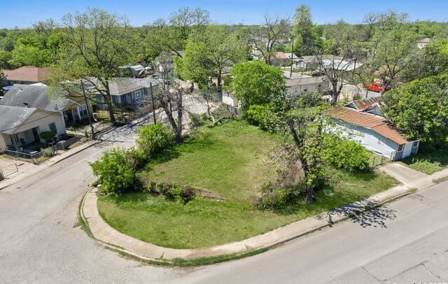 rental at 105 Shiner St in San Antonio, TX — photo 3