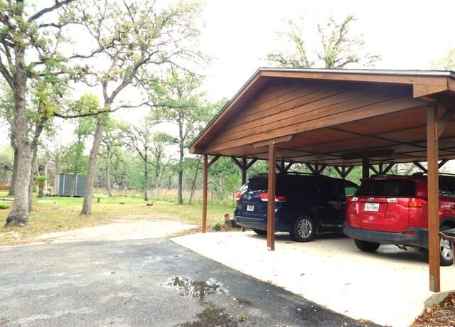 2-bedroom rental at 525 Cherry Ridge in Floresville, TX — photo 5