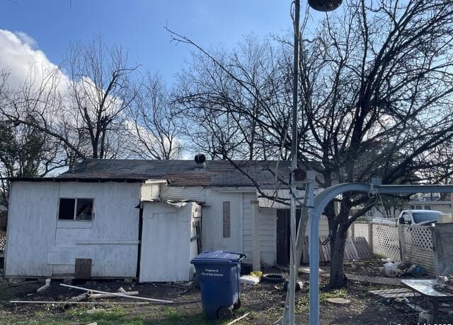 1-bedroom rental at 4114 Aganier in San Antonio, TX — photo 1