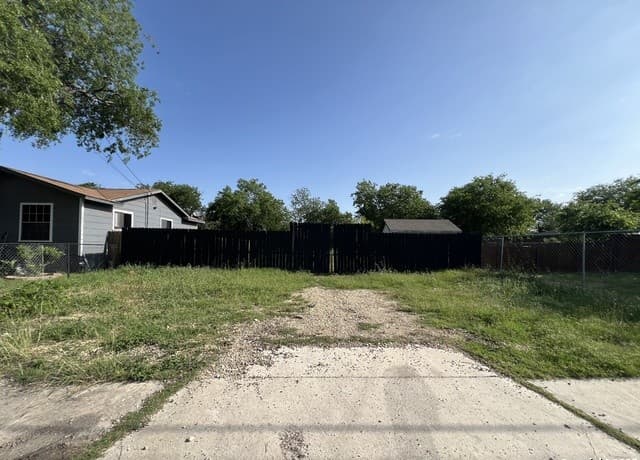 rental at 117 Ardmore St in San Antonio, TX — photo 1