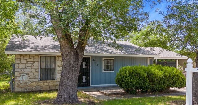 3-bedroom rental at 5326 Prairie Flower in San Antonio, TX — photo 3