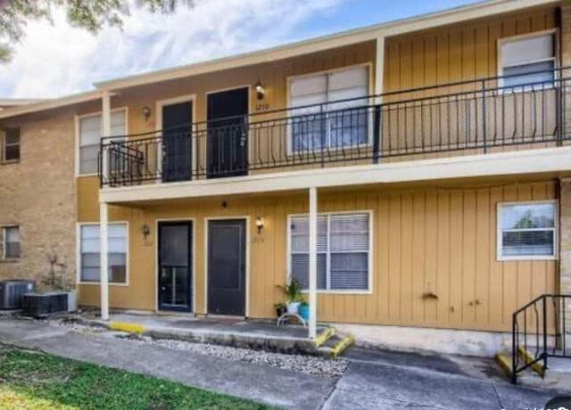1-bedroom rental at 923 Vance Jackson Unit 1210 in San Antonio, TX — photo 1