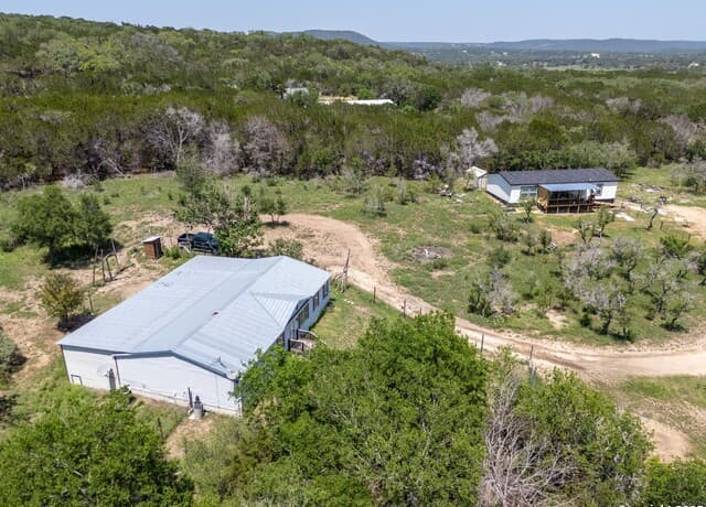 3-bedroom rental at 605 Seth Circle in Bandera, TX — photo 2