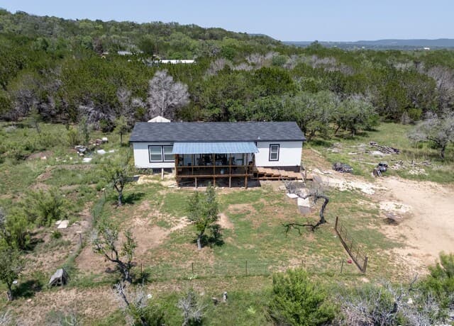 3-bedroom rental at 605 Seth Circle in Bandera, TX — photo 3