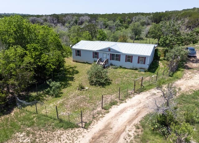 3-bedroom rental at 605 Seth Circle in Bandera, TX — photo 4