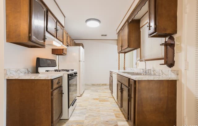 Home for sale at 230 Ravenhill in San Antonio, TX — photo 4