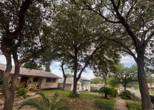 5-bedroom rental at 3802 Quiver in San Antonio, TX — photo 2