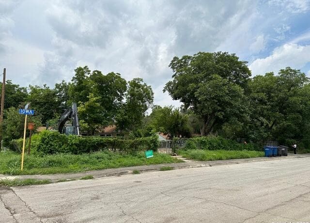 Home for sale at 2001 Iowa in San Antonio, TX — photo 1