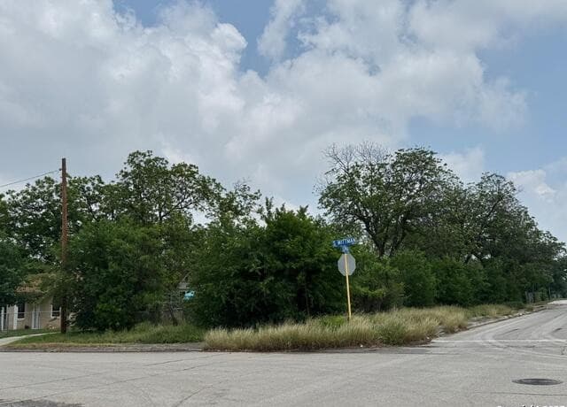 Home for sale at 2001 Iowa in San Antonio, TX — photo 4