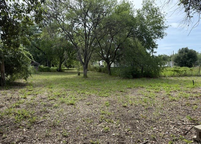 rental at 504 Water in Pleasanton, TX — photo 1