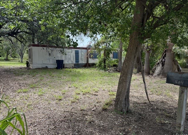 rental at 504 Water in Pleasanton, TX — photo 3