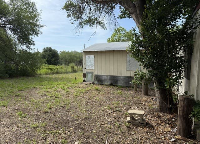rental at 504 Water in Pleasanton, TX — photo 4