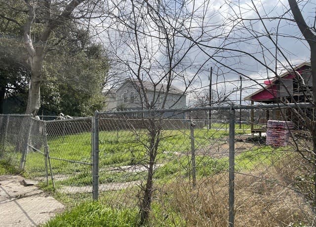 rental at 1527 Hays St #2 in San Antonio, TX — photo 2