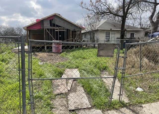 rental at 1527 Hays St #2 in San Antonio, TX — photo 3