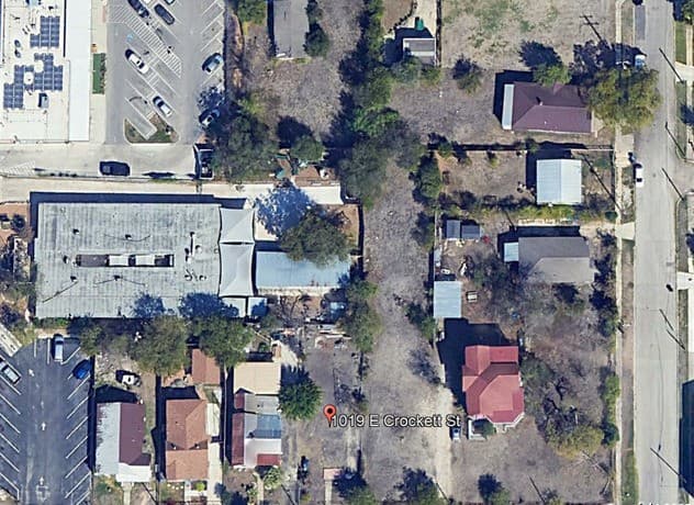 rental at 1019 E Crockett St in San Antonio, TX — photo 1