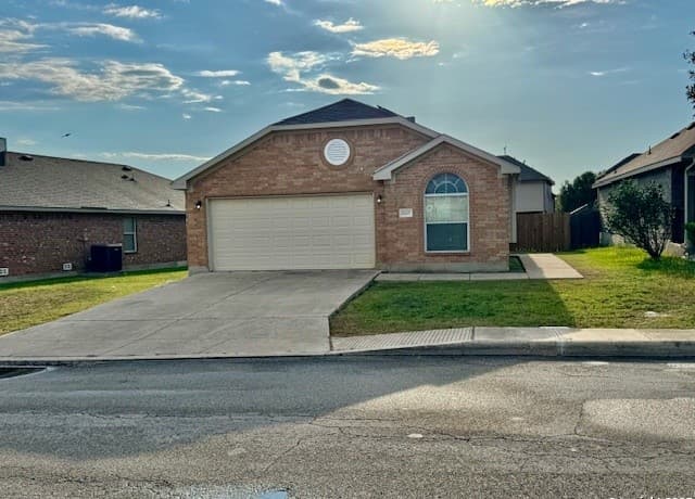 3-bedroom rental at 6527 Candleview in San Antonio, TX — photo 2