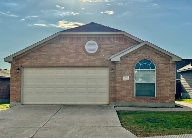 3-bedroom rental at 6527 Candleview in San Antonio, TX — photo 3