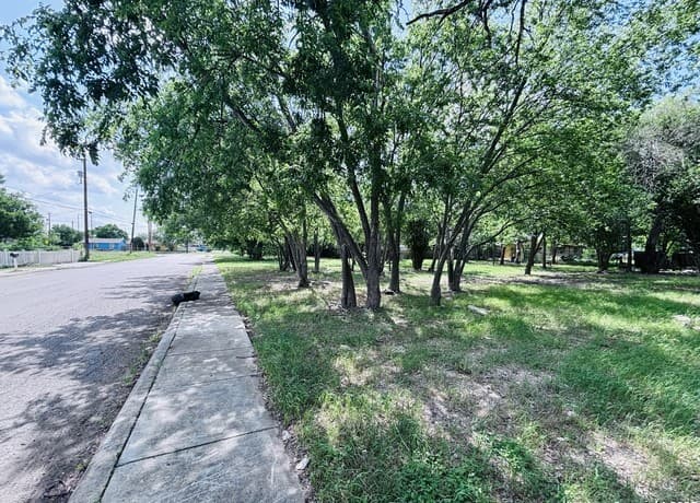 rental at 100 Groff in San Antonio, TX — photo 4