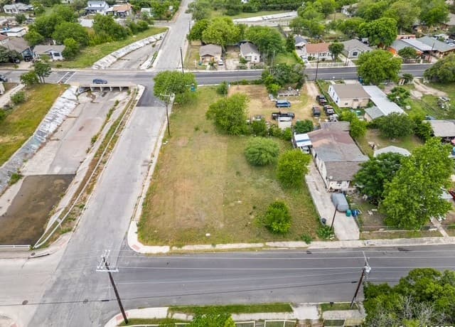 Home for sale at 601 San Eduardo in San Antonio, TX — photo 2