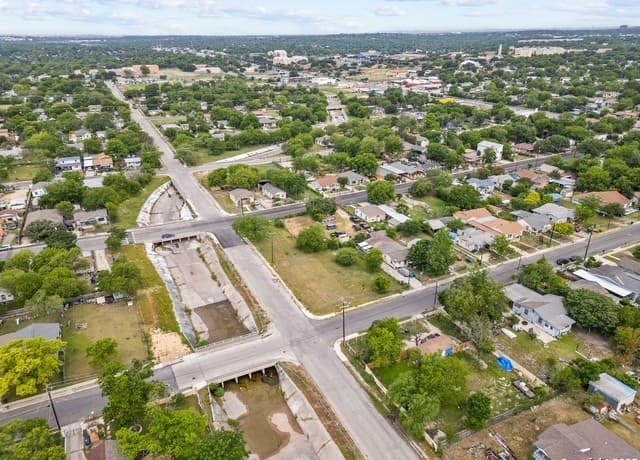 Home for sale at 607 San Eduardo in San Antonio, TX — photo 4