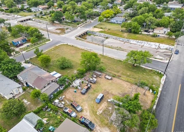 Home for sale at 607 San Eduardo in San Antonio, TX — photo 5