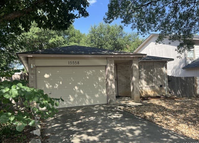 3-bedroom rental at 15558 Knollmeadow in San Antonio, TX — photo 2