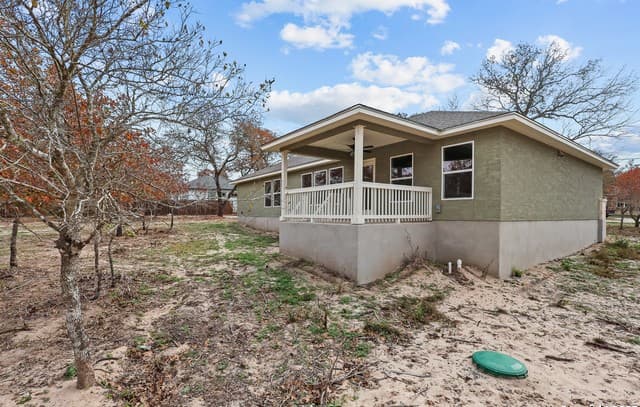 4-bedroom rental at 195 Log Cabin in Poteet, TX — photo 5