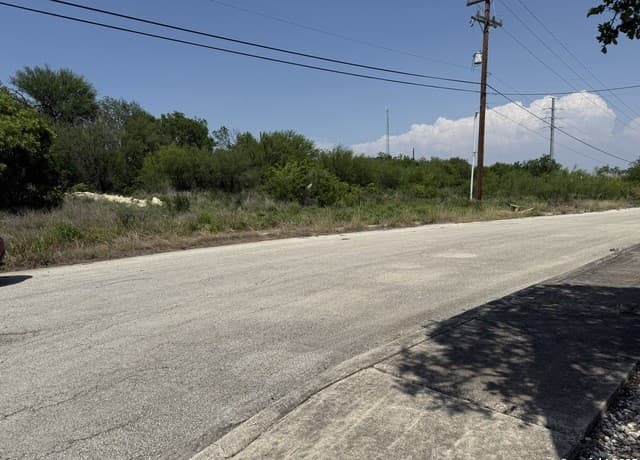 rental at 205 Jenull Ave in San Antonio, TX — photo 3