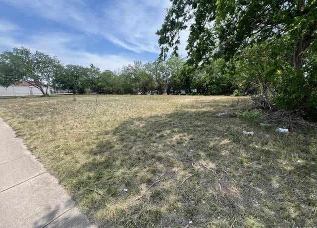 rental at 1902 Pecan Valley in San Antonio, TX — photo 2