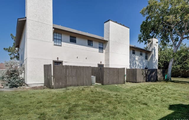 rental at 546 Dukeway in Universal City, TX — photo 4