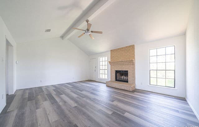 3-bedroom rental at 475 Fm 2200 in Devine, TX — photo 3