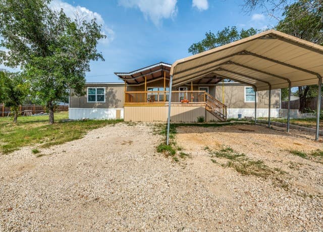 5-bedroom rental at 108 River Run in Poteet, TX — photo 1