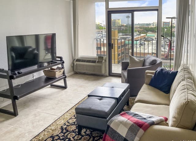 1-bedroom rental at 7701 Wurzbach Unit 703 in San Antonio, TX — photo 2