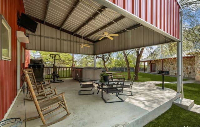 4-bedroom rental at 354 Lacey Oak in Castroville, TX — photo 2