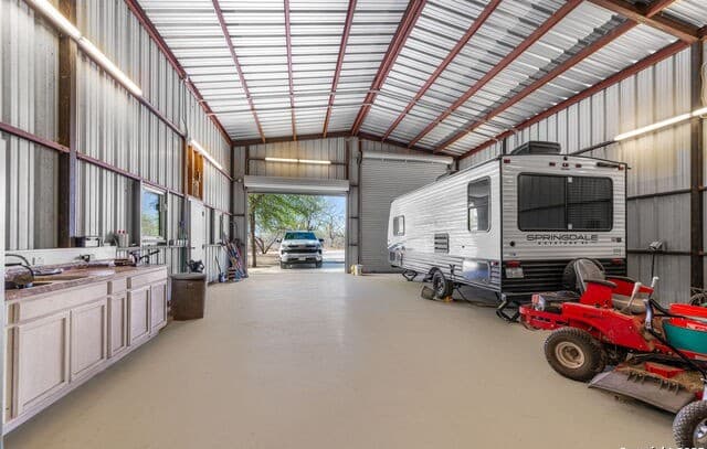4-bedroom rental at 354 Lacey Oak in Castroville, TX — photo 3