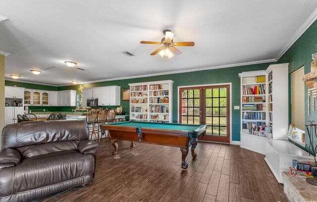4-bedroom rental at 354 Lacey Oak in Castroville, TX — photo 5