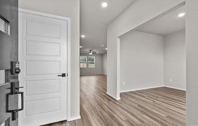 5-bedroom rental at 6610 Lowrie Block in San Antonio, TX — photo 4