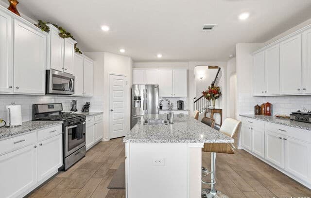 4-bedroom rental at 104 Mossy Bank in Cibolo, TX — photo 3