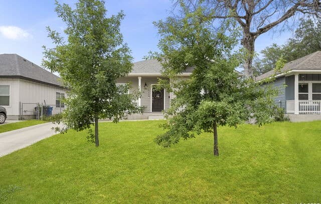 3-bedroom rental at 419 Channing Ave in San Antonio, TX — photo 3