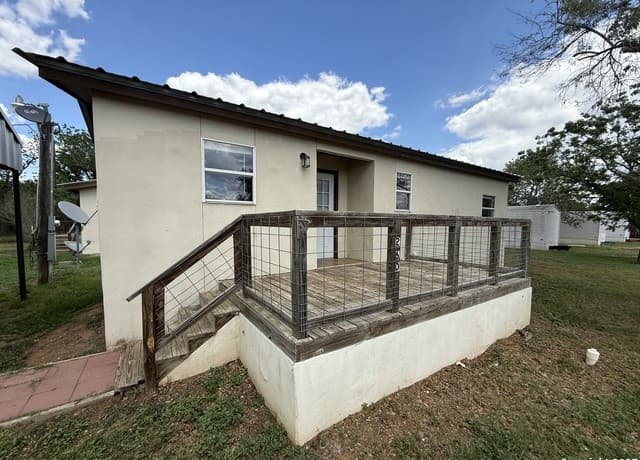 2-bedroom rental at 13338 Interstate 35 in Moore, TX — photo 5