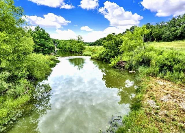 3-bedroom rental at 3363 English Crossing in Bandera, TX — photo 4