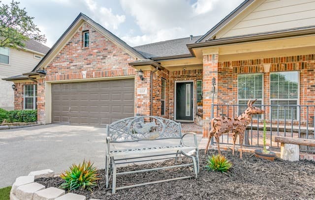 3-bedroom rental at 1002 Alpine Pond in San Antonio, TX — photo 2