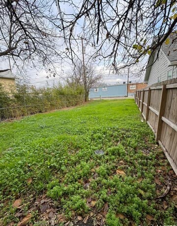 rental at 423 N Hackberry St in San Antonio, TX — photo 5