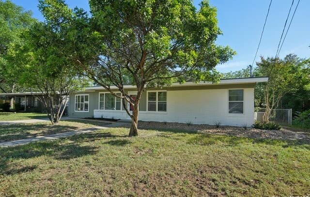 4-bedroom rental at 407 Haverford Dr. in San Antonio, TX — photo 2