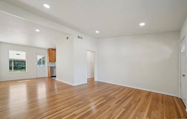 4-bedroom rental at 407 Haverford Dr. in San Antonio, TX — photo 5