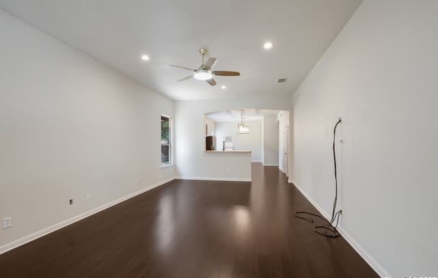 3-bedroom rental at 12027 Mill Village in San Antonio, TX — photo 4