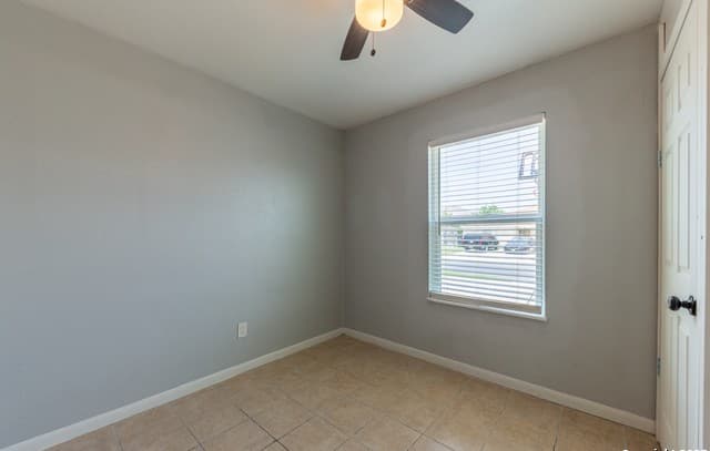 3-bedroom rental at 7642 Oak Chase in San Antonio TX