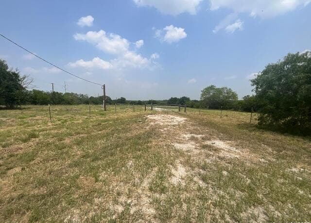 rental at 1241 S Sh-123 in Karnes City, TX — photo 2