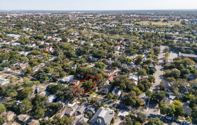 rental at 220 Pershing Ave in San Antonio, TX — photo 3