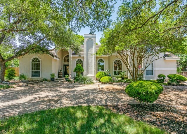 5-bedroom rental at 107 Post Oak Way in Shavano Park, TX — photo 1